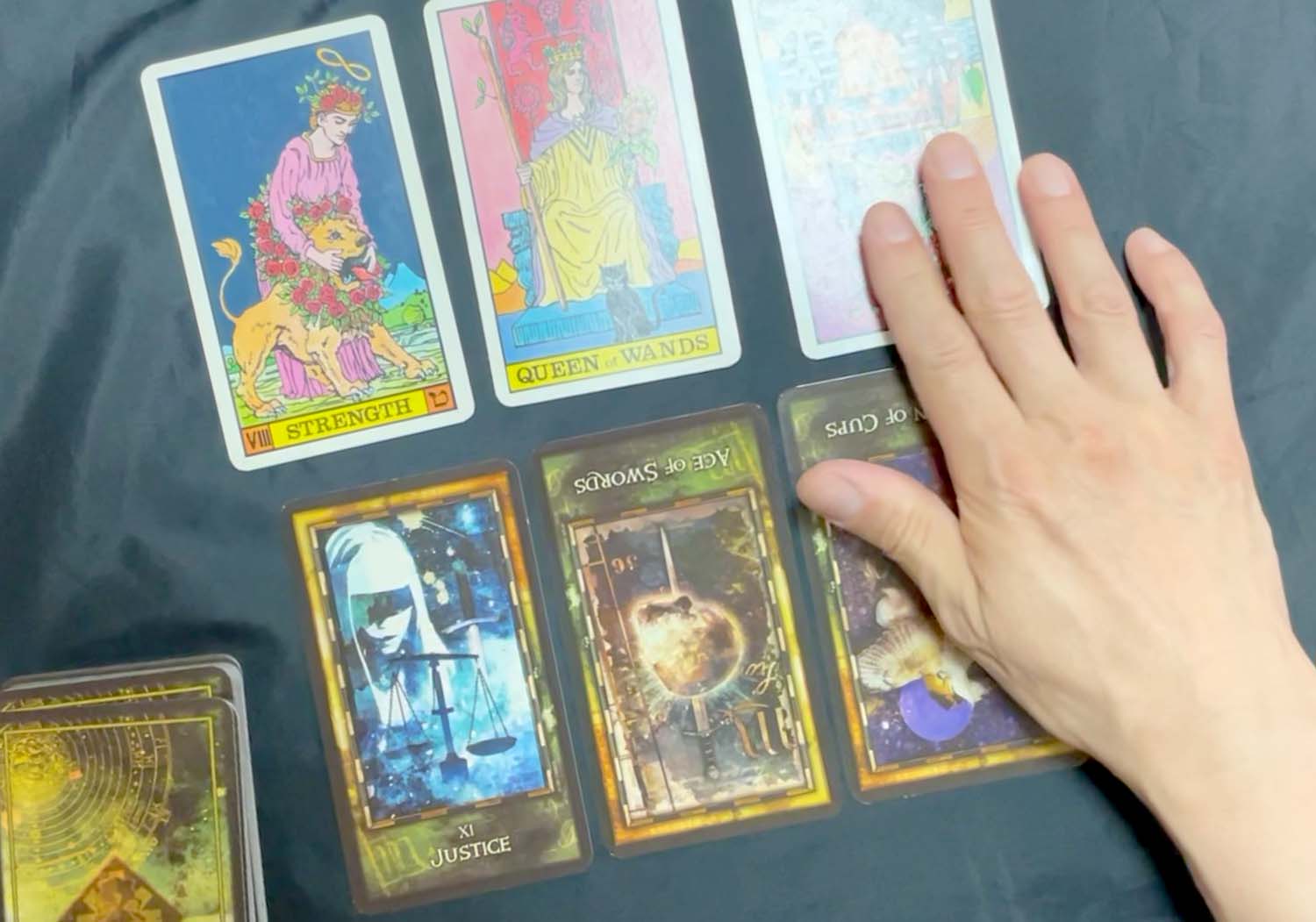 1度の鑑定に2種類のタロットを使用します。